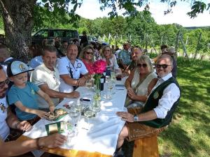 weinbluetenfest_tischen_2024 (14)